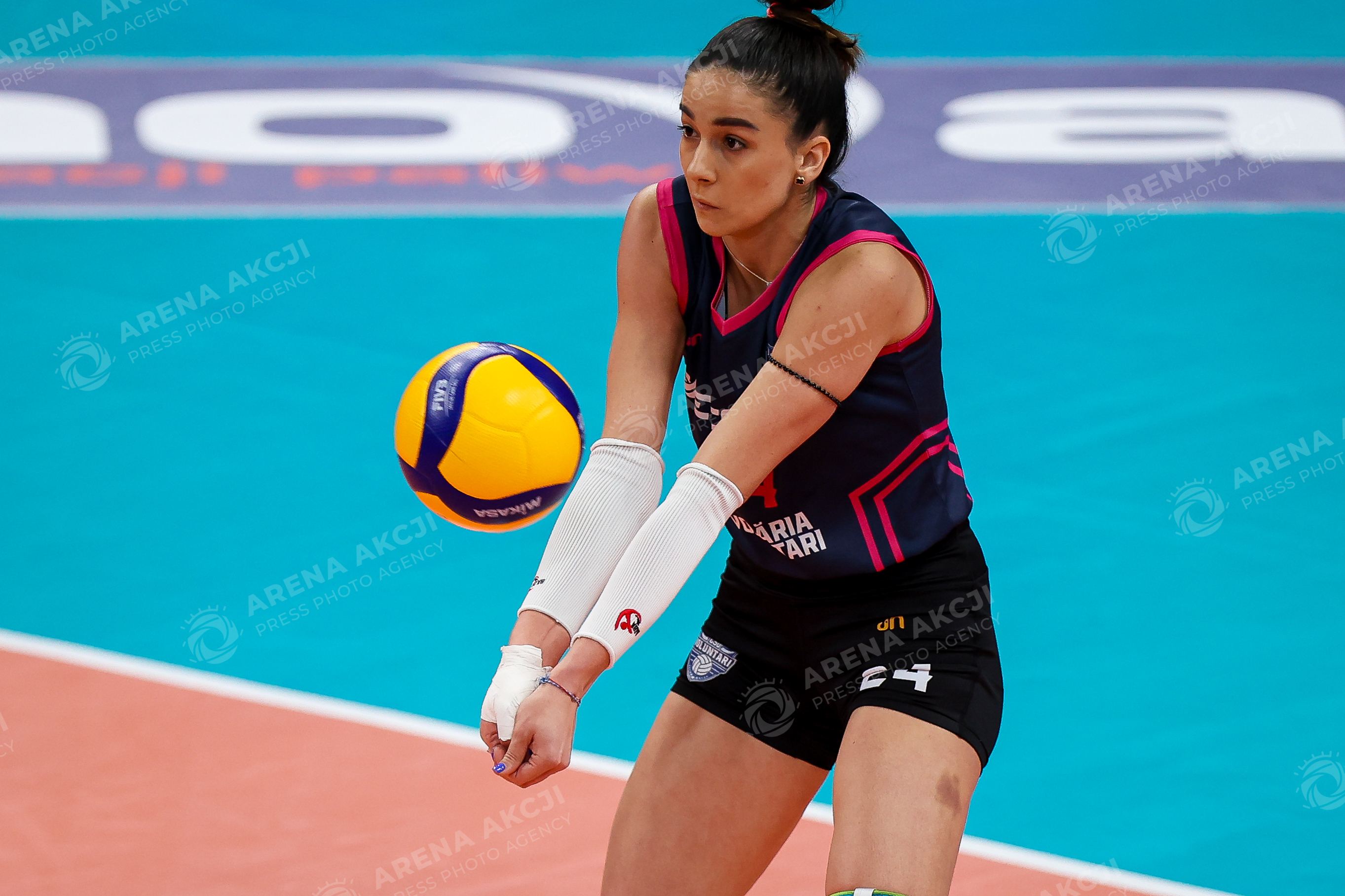 Photo cmnkcdys302g2966d67zh3x0k