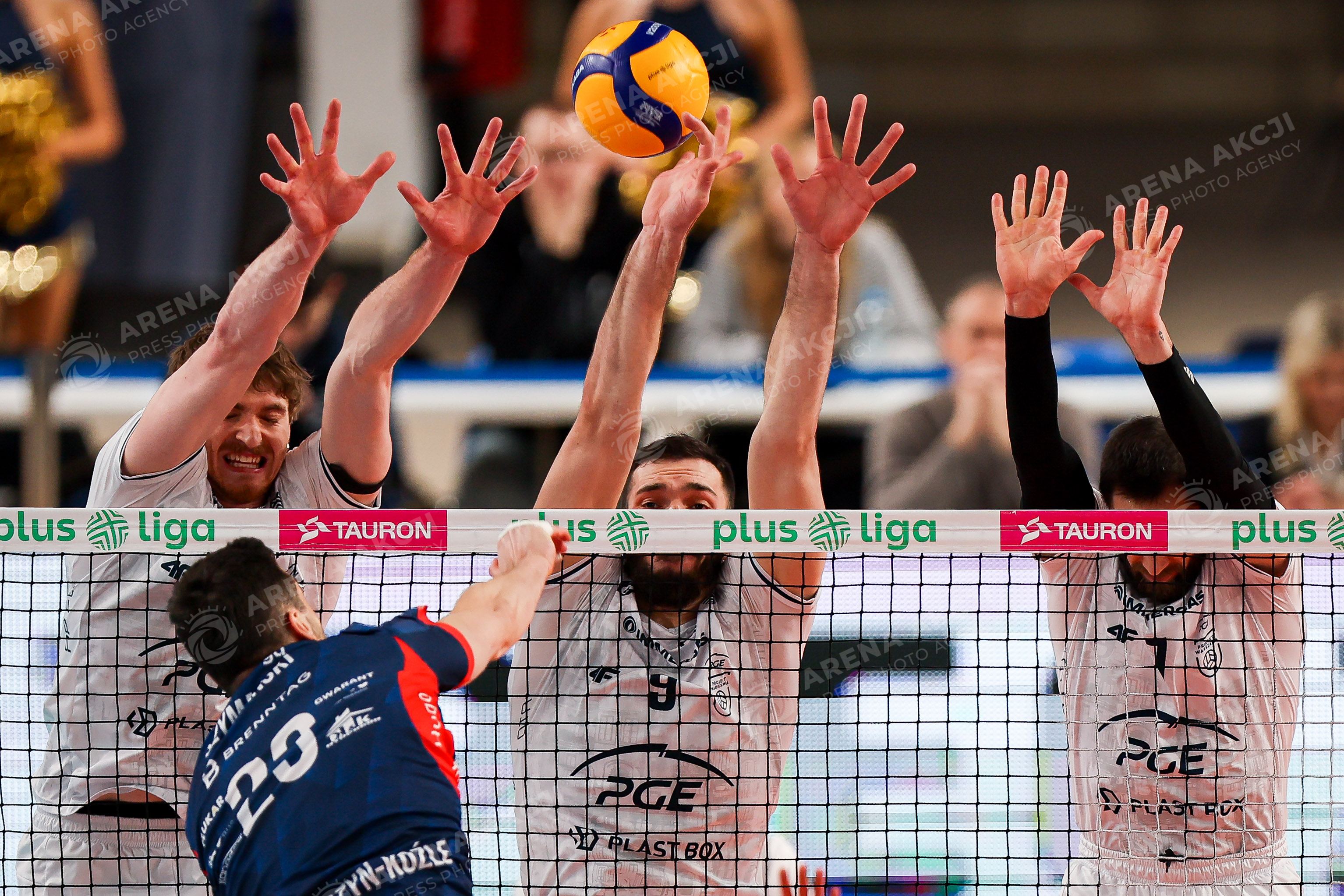 Photo cmnkcp48h037m966dzb1iswyt