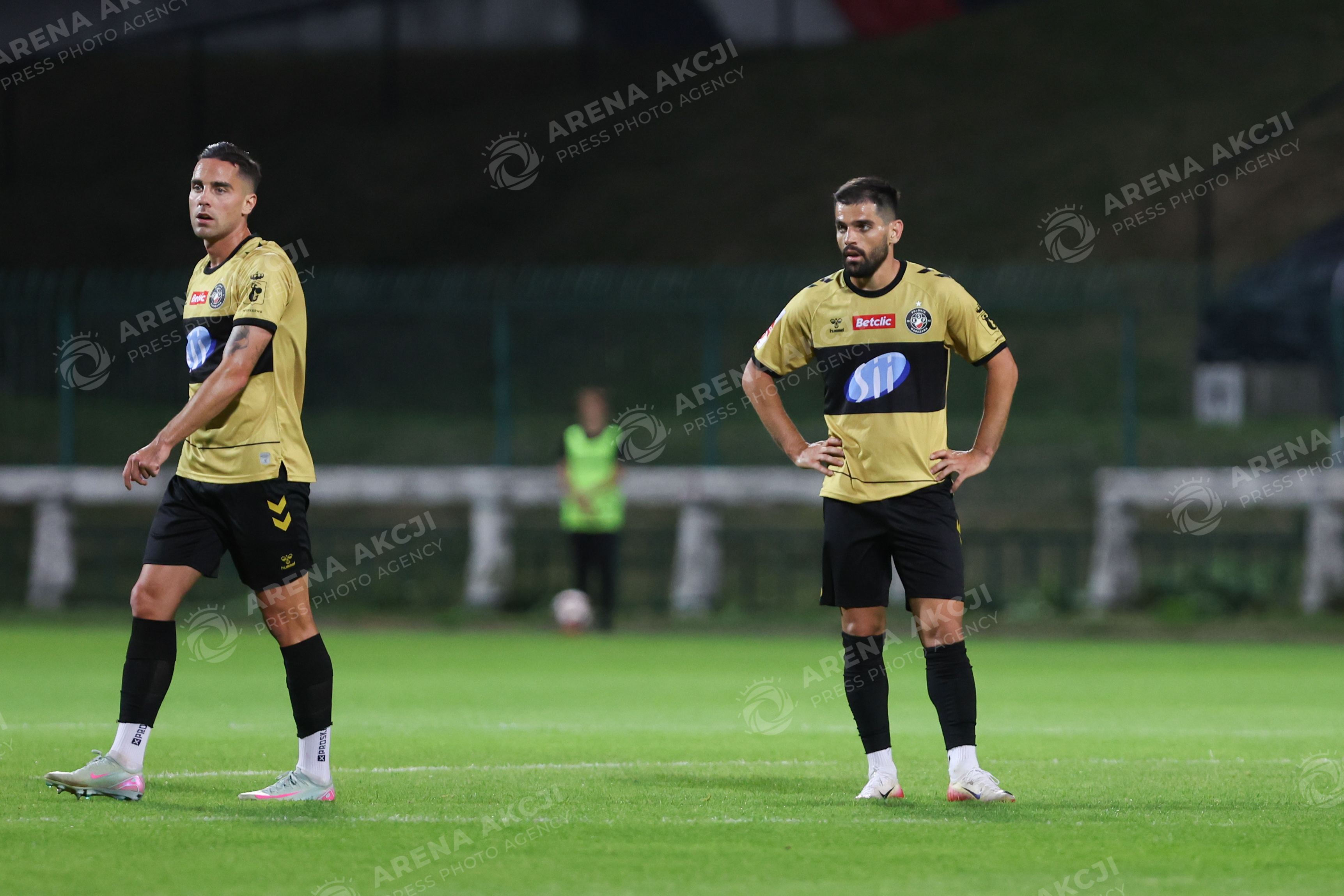 Photo cmnkctm6f03ir966di8iyn8ln