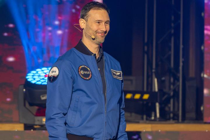 Slawosz Uznanski Wisniewski. IGNIS - Poland Reaches for the Stars. 16.12.2025