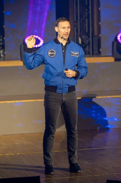 Slawosz Uznanski Wisniewski. IGNIS - Poland Reaches for the Stars. 16.12.2025