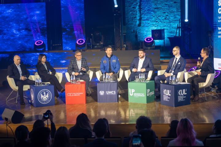 Slawosz Uznanski Wisniewski. IGNIS - Poland Reaches for the Stars. 16.12.2025