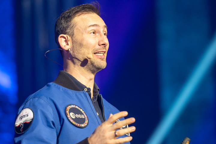 Slawosz Uznanski Wisniewski. IGNIS - Poland Reaches for the Stars. 16.12.2025