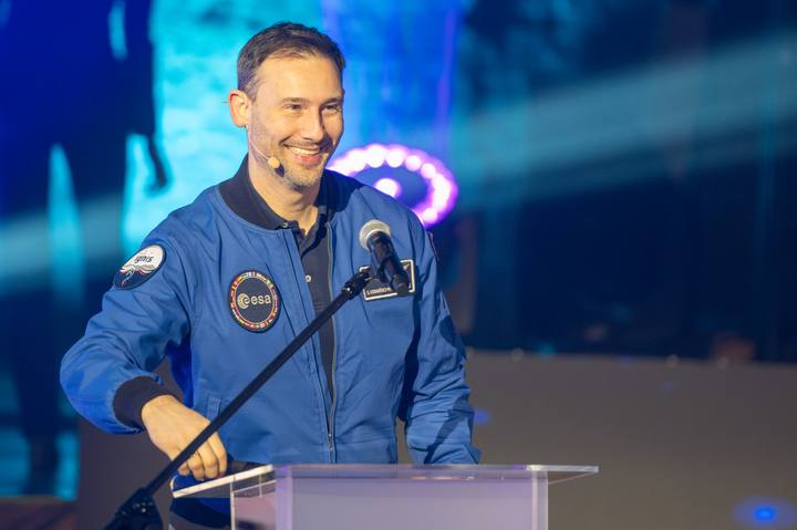 Slawosz Uznanski Wisniewski. IGNIS - Poland Reaches for the Stars. 16.12.2025