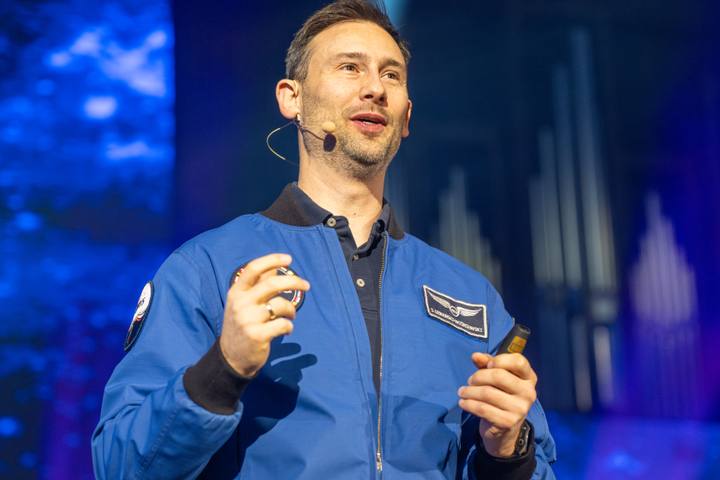 Slawosz Uznanski Wisniewski. IGNIS - Poland Reaches for the Stars. 16.12.2025