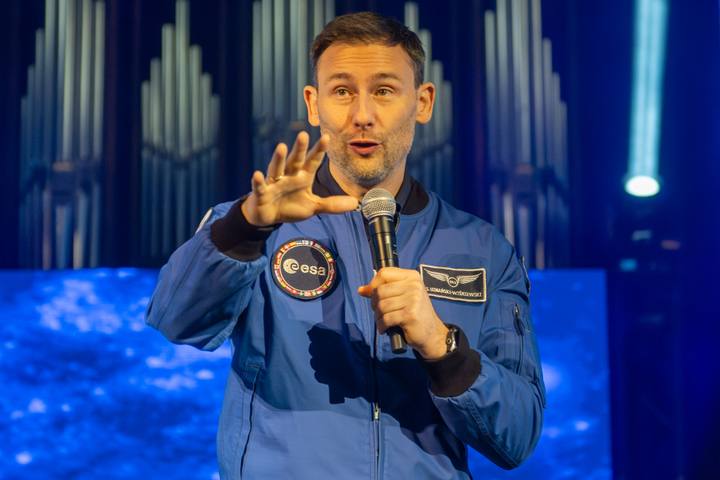 Slawosz Uznanski Wisniewski. IGNIS - Poland Reaches for the Stars. 16.12.2025