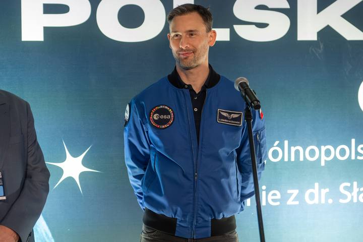 Slawosz Uznanski Wisniewski. IGNIS - Poland Reaches for the Stars. 16.12.2025