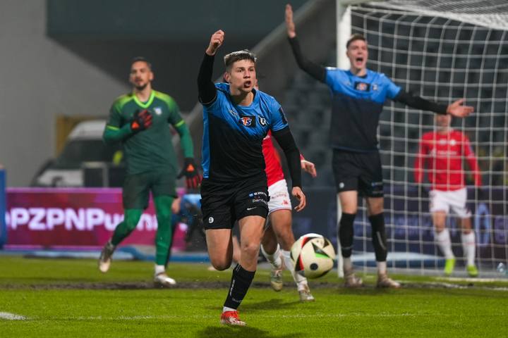 Football. STS Puchar Polski. Zawisza Bydgoszcz - Wisla Krakow. 04.12.2025