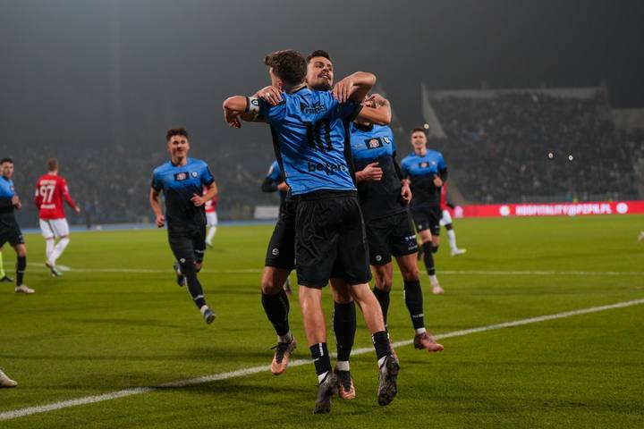 Football. STS Puchar Polski. Zawisza Bydgoszcz - Wisla Krakow. 04.12.2025