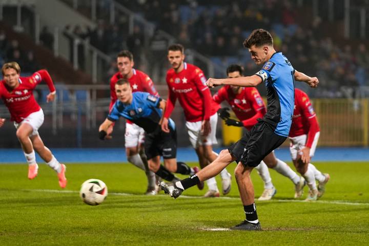 Football. STS Puchar Polski. Zawisza Bydgoszcz - Wisla Krakow. 04.12.2025