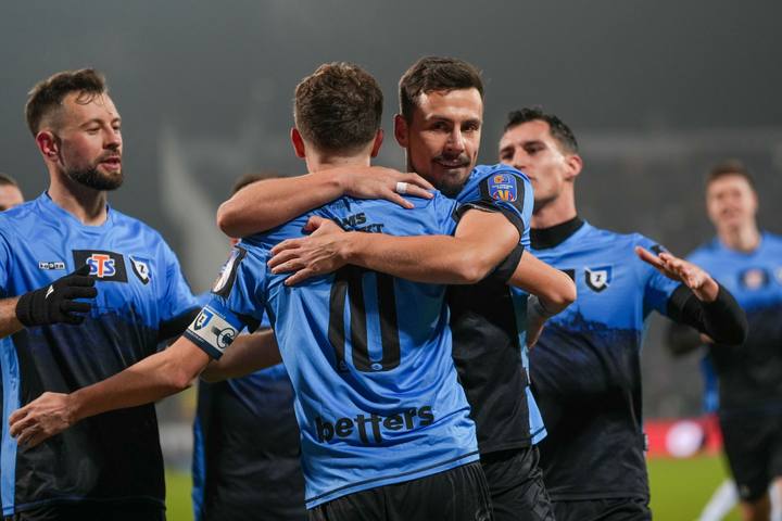 Football. STS Puchar Polski. Zawisza Bydgoszcz - Wisla Krakow. 04.12.2025