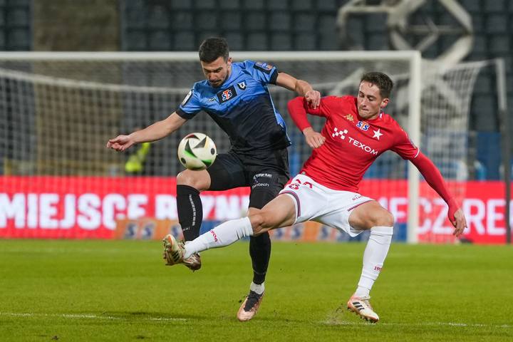Football. STS Puchar Polski. Zawisza Bydgoszcz - Wisla Krakow. 04.12.2025