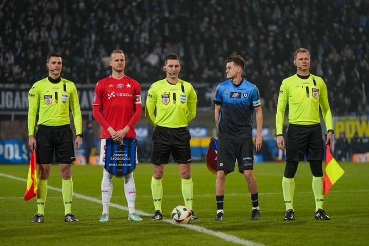 Football. STS Puchar Polski. Zawisza Bydgoszcz - Wisla Krakow. 04.12.2025