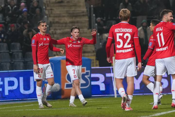 Football. STS Puchar Polski. Zawisza Bydgoszcz - Wisla Krakow. 04.12.2025