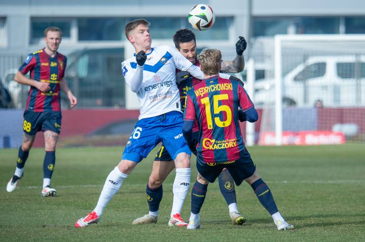 Football. PKO BP Ekstraklasa. Stal Mielec - Pogon Szczecin. 16.02.2025