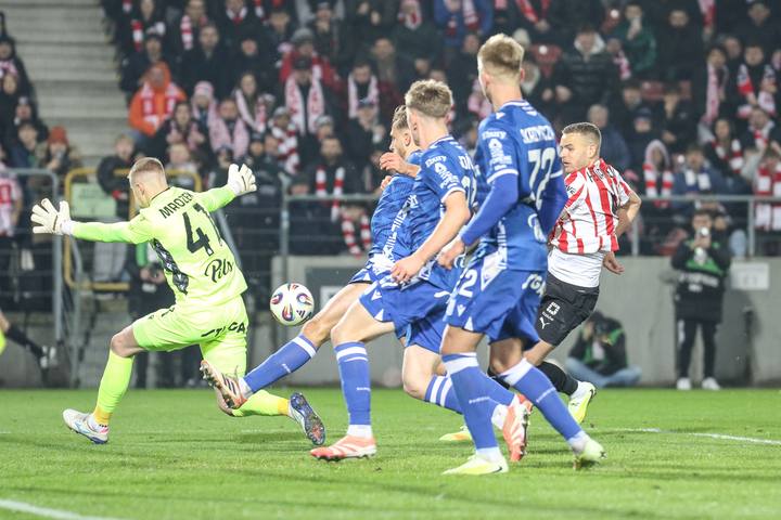Football. PKO BP Ekstraklasa. Cracovia - Lech Poznan. 07.12.2025
