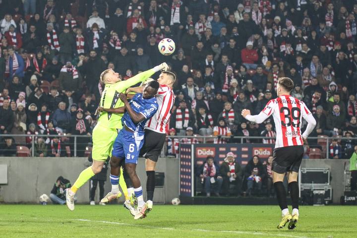 Football. PKO BP Ekstraklasa. Cracovia - Lech Poznan. 07.12.2025