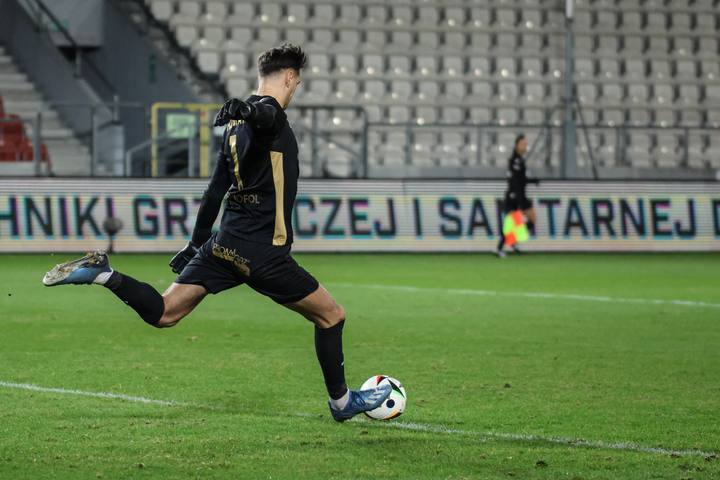 Football. PKO BP Ekstraklasa. Puszcza Niepolomice - Widzew Lodz. 25.11.2024