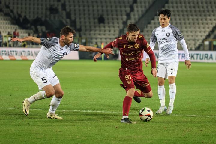 Football. PKO BP Ekstraklasa. Puszcza Niepolomice - Widzew Lodz. 25.11.2024