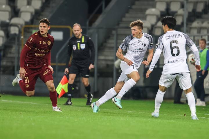 Football. PKO BP Ekstraklasa. Puszcza Niepolomice - Widzew Lodz. 25.11.2024
