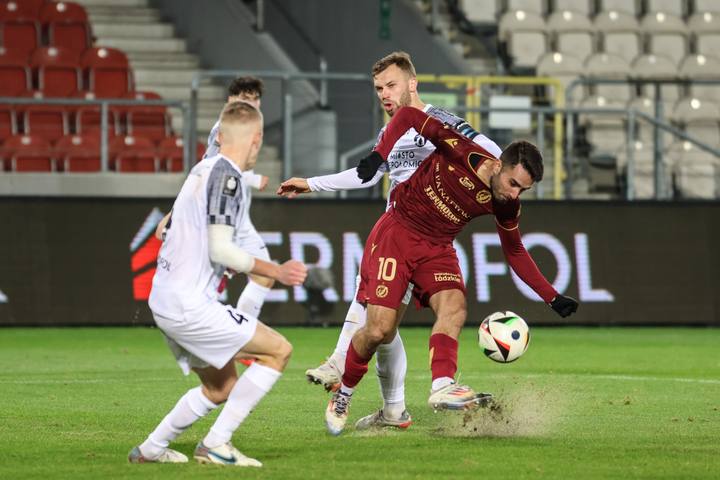 Football. PKO BP Ekstraklasa. Puszcza Niepolomice - Widzew Lodz. 25.11.2024