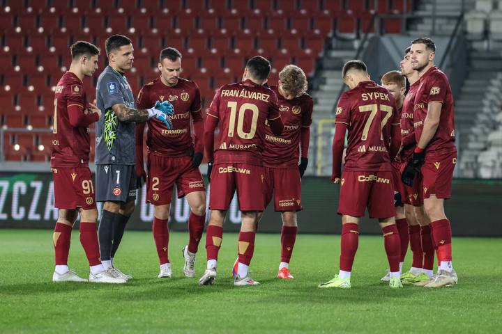 Football. PKO BP Ekstraklasa. Puszcza Niepolomice - Widzew Lodz. 25.11.2024