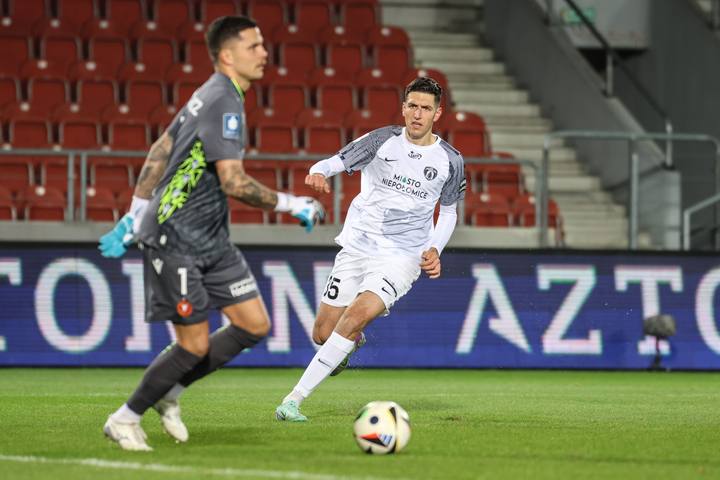 Football. PKO BP Ekstraklasa. Puszcza Niepolomice - Widzew Lodz. 25.11.2024