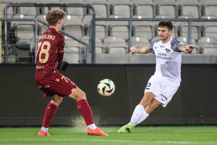 Football. PKO BP Ekstraklasa. Puszcza Niepolomice - Widzew Lodz. 25.11.2024