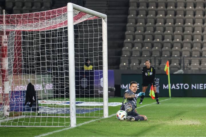 Football. PKO BP Ekstraklasa. Puszcza Niepolomice - Widzew Lodz. 25.11.2024